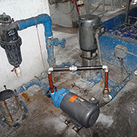 Instalación electromecánica de bombas nuevas.