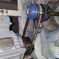 Cambio de correas y poleas en acoplamientos de motores.