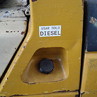 Calcomanías para señalización en equipos.