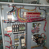 Inspección y apriete en cables de fuerza y control