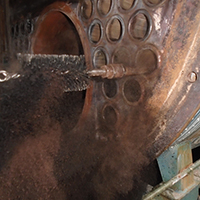 Limpieza mecánica en tubos de fuego