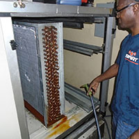 Limpieza para filtros en manejadoras de aire acondicionado.