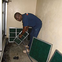 Limpieza para filtros en manejadoras de aire acondicionado.