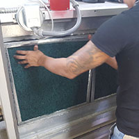 Limpieza para filtros en manejadoras de aire acondicionado.